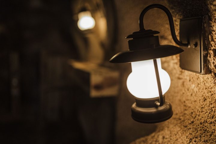 a lamp that is lit up at night