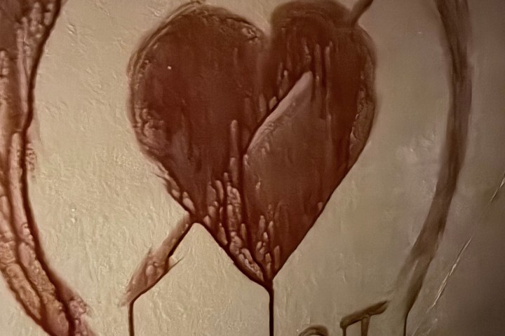 Heart with arrow and word 'Lust' painted on wall.